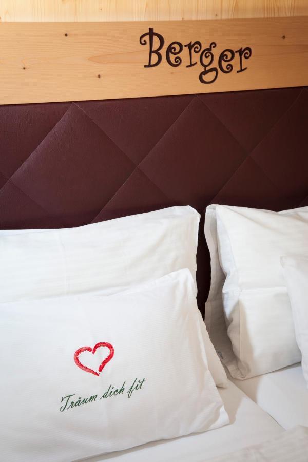 Familienhotel Berger Sankt Jakob im Walde Ngoại thất bức ảnh